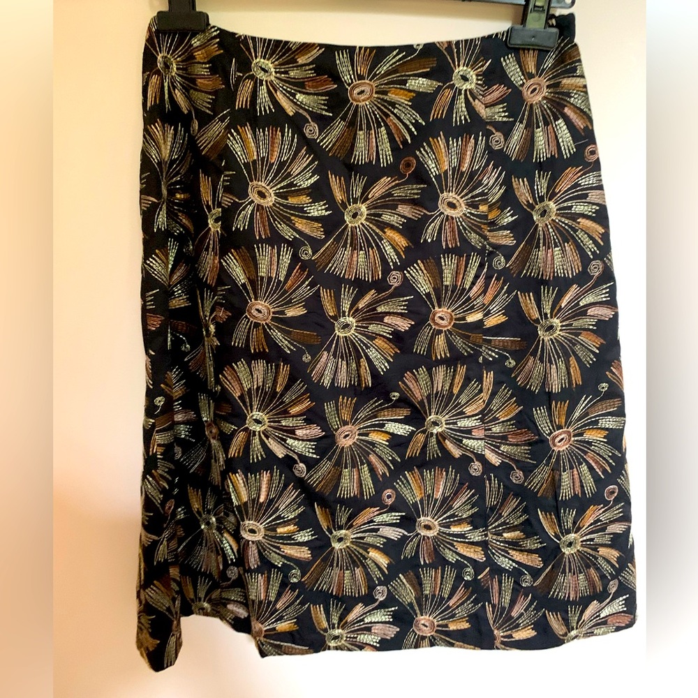 Vintage Talbots embroidered skirt in size 8. NWT and fabulous